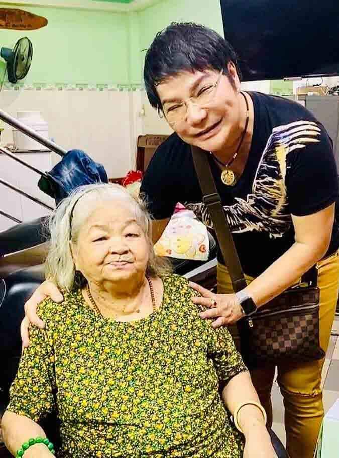 Mẹ mất, nghệ sĩ Linh Tâm không thể về nước thọ tang 3 Mẹ mất, nghệ sĩ Linh Tâm không thể về nước thọ tang - Ảnh 2.